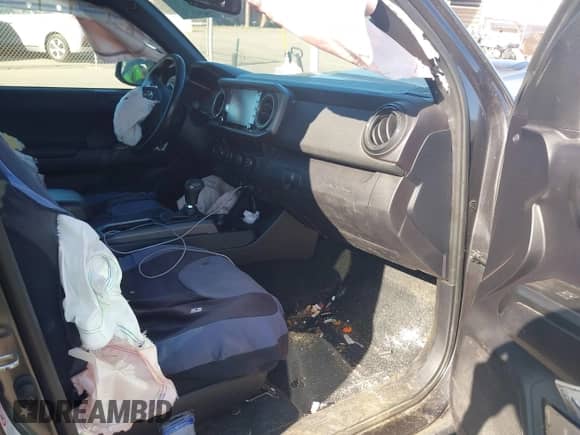 2020 Toyota Tacoma SR5 with VIN 3TMDZ5BNXLM084553, listed as a IAAI auction lot 42556448 with 74,634 mi miles and . Bid and sale history available at DreamBid. Image 5.