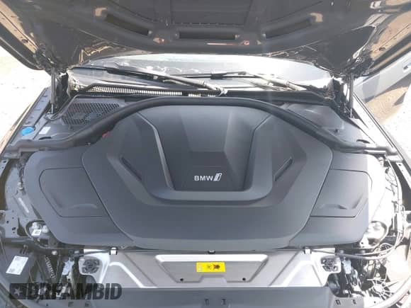 2025 BMW i4 M50 с VIN WBY33HD06SFU31826, выставлен на аукционе IAAI как лот 42100927 с пробегом 3 446 миль миль и . История ставок и продаж доступна на DreamBid. Изображение 10.