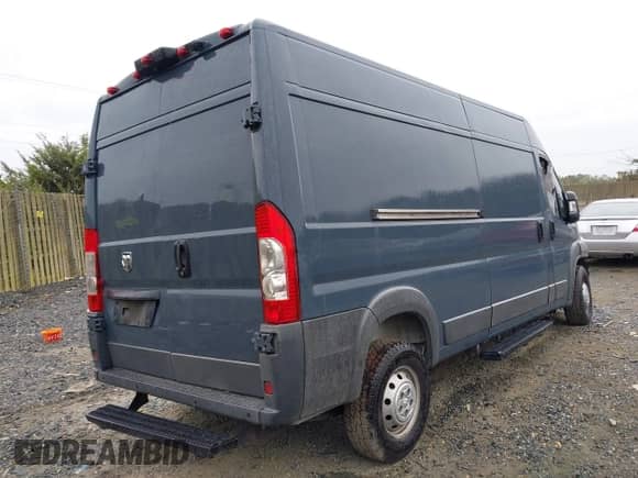 2018 Ram ProMaster Cargo z VIN 3C6TRVDGXJE160989, wystawiony jako IAAI lot #43239609 z przebiegiem Nie podano mil oraz . Historia ofert i sprzedaży dostępna na DreamBid. Obrazek 4.