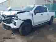 2024 Chevrolet Silverado 1500 LT Trail Boss z VIN 3GCUDFED9RG407845, wystawiony jako IAAI lot #41843864 z przebiegiem 14 058 mil mil oraz . Historia ofert i sprzedaży dostępna na DreamBid. Obrazek 17.