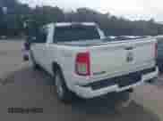 2021 Ram 1500 Big Horn z VIN 1C6SRFFT2MN655375, wystawiony jako IAAI lot #43340367 z przebiegiem 15 265 mil mil oraz . Historia ofert i sprzedaży dostępna na DreamBid. Obrazek 3.