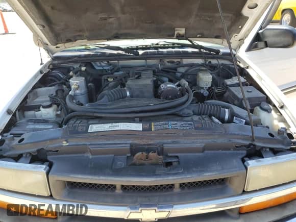 2003 Chevrolet S-10 LS with VIN 1GCCS14H638183617, listed as a Copart auction lot 63517945 with 178,611 mi miles and Clean title. Bid and sale history available at DreamBid. Image 11.