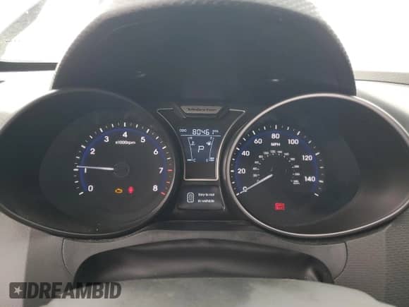 2013 Hyundai Veloster Turbo z VIN KMHTC6AE7DU163868, wystawiony jako Copart lot #89873585 z przebiegiem 80 461 mil mil oraz Czysty tytuł • Clean title. Historia ofert i sprzedaży dostępna na DreamBid. Obrazek 9.