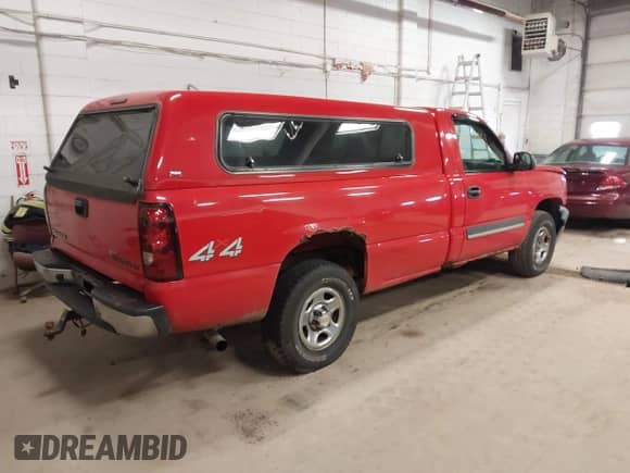 2004 Chevrolet Silverado 1500 Work Truck z VIN 1GCEK14VX4Z338230, wystawiony jako IAAI lot #41947094 z przebiegiem 182 732 mil mil oraz . Historia ofert i sprzedaży dostępna na DreamBid. Obrazek 4.