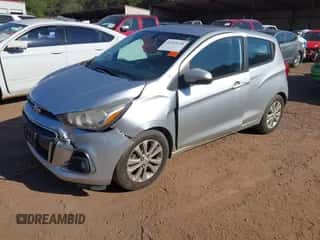 2016 Chevrolet Spark LT z VIN KL8CD6SA8GC601653, wystawiony jako IAAI lot #43355330 z przebiegiem 149 350 mil mil oraz . Historia ofert i sprzedaży dostępna na DreamBid. Obrazek 2.