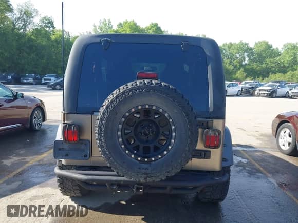 2005 Jeep Wrangler Rubicon z VIN 1J4FA69S35P380944, wystawiony jako IAAI lot #42095879 z przebiegiem 182 176 mil mil oraz . Historia ofert i sprzedaży dostępna na DreamBid. Obrazek 16.