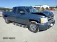 2010 Chevrolet Silverado 1500 LS z VIN 1GCSCREAXAZ224413, wystawiony jako Copart lot #77963294 z przebiegiem 273 433 mil mil oraz Szkoda całkowita • Salvage title. Historia ofert i sprzedaży dostępna na DreamBid. Obrazek 4.