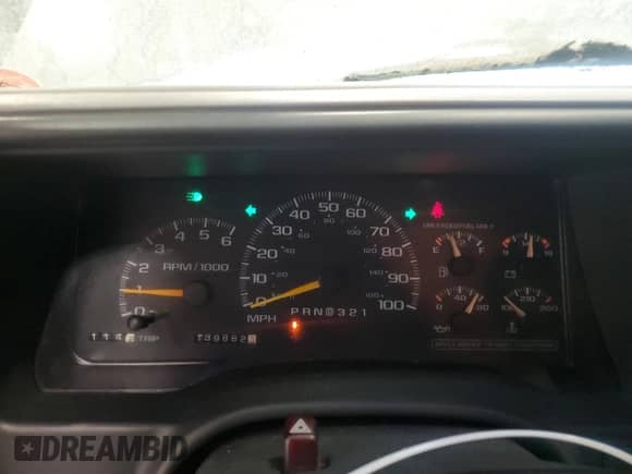 1998 Chevrolet Silverado 2500 z VIN 1GCGK29J0WE244355, wystawiony jako Copart lot #41697165 z przebiegiem 139 882 mil mil oraz Czysty tytuł • Clean title. Historia ofert i sprzedaży dostępna na DreamBid. Obrazek 9.