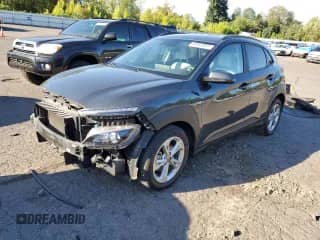 2022 Hyundai Kona SEL z VIN KM8K6CAB7NU828695, wystawiony jako Copart lot #80660965 z przebiegiem 20 042 mil mil oraz Szkoda całkowita • Salvage title. Historia ofert i sprzedaży dostępna na DreamBid. Obrazek 1.