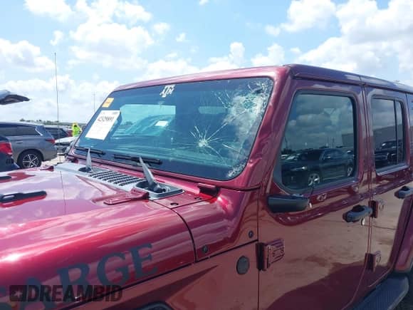 2021 Jeep Wrangler Unlimited Sahara Altitude z VIN 1C4HJXEG5MW649214, wystawiony jako IAAI lot #42329891 z przebiegiem 71 275 mil mil oraz . Historia ofert i sprzedaży dostępna na DreamBid. Obrazek 6.