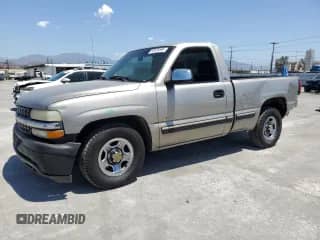 2002 Chevrolet Silverado 1500 z VIN 1GCEC14X12Z251604, wystawiony jako Copart lot #55135385 z przebiegiem 202 208 mil mil oraz Szkoda całkowita • Salvage title. Historia ofert i sprzedaży dostępna na DreamBid. Obrazek 1.