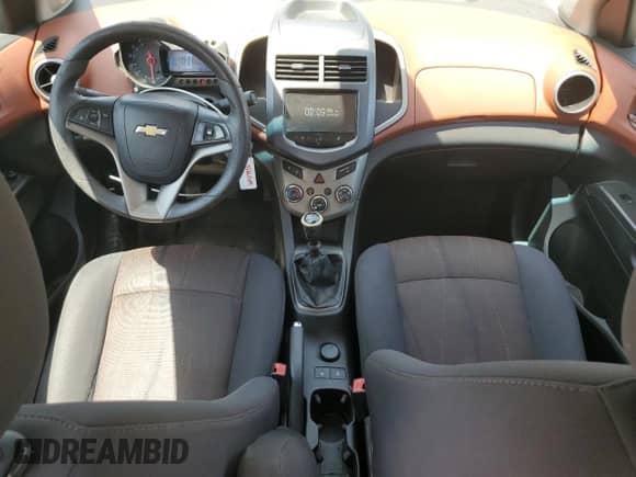 2013 Chevrolet Sonic LT с VIN 1G1JD5SH1D4160761, выставлен на аукционе Copart как лот 61407935 с пробегом 152 962 миль миль и Списание • Salvage title. История ставок и продаж доступна на DreamBid. Изображение 8.