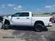 2025 Ram 1500 Big Horn z VIN 1C6RREFG6SN534289, wystawiony jako IAAI lot #41965903 z przebiegiem 11 349 mil mil oraz . Historia ofert i sprzedaży dostępna na DreamBid. Obrazek 14.