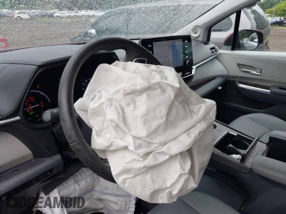 2023 Toyota Sienna XLE z VIN 5TDJSKFC8PS090968, wystawiony jako IAAI lot #42736722 z przebiegiem 24 267 mil mil oraz . Historia ofert i sprzedaży dostępna na DreamBid. Obrazek 5.