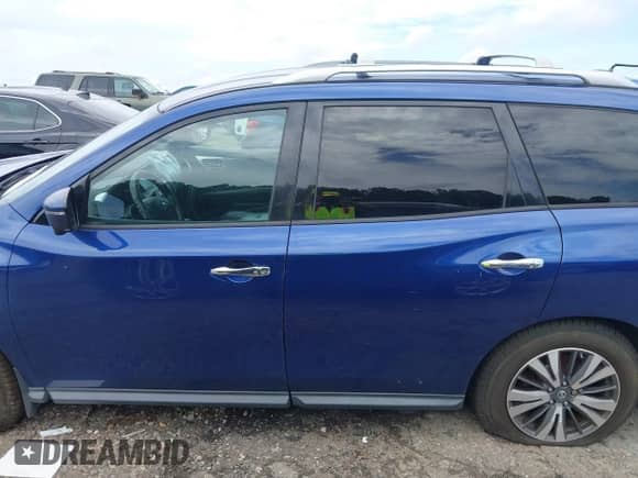 2017 Nissan Pathfinder S with VIN 5N1DR2MN9HC643350, listed as a IAAI auction lot 42744302 with 137,474 mi miles and . Bid and sale history available at DreamBid. Image 14.