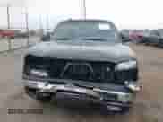 2004 Chevrolet Silverado 1500 LS z VIN 1GCEC14T84Z346130, wystawiony jako IAAI lot #43378175 z przebiegiem 118 687 mil mil oraz . Historia ofert i sprzedaży dostępna na DreamBid. Obrazek 13.