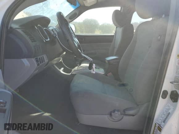 2013 Toyota Tacoma PreRunner z VIN 5TFTX4GN8DX024786, wystawiony jako Copart lot #84446525 z przebiegiem 306 376 mil mil oraz Czysty tytuł • Clean title. Historia ofert i sprzedaży dostępna na DreamBid. Obrazek 7.