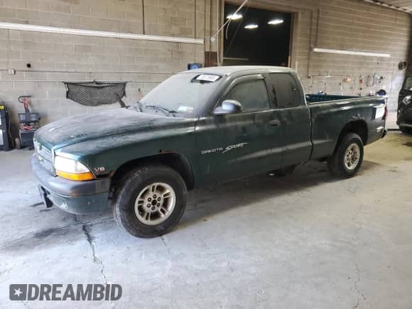 2000 Dodge Dakota with VIN 1B7GL22XXYS740988, listed as a Copart auction lot 70573985 with 61,895 mi miles and Clean title. Bid and sale history available at DreamBid. Image 1.