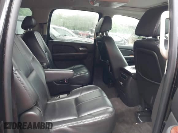 2008 Chevrolet Suburban LTZ with VIN 1GNFK16338J221195, listed as a IAAI auction lot 42243746 with 199,707 mi miles and . Bid and sale history available at DreamBid. Image 8.
