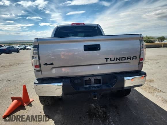 2019 Toyota Tundra SR5 с VIN 5TFDY5F19KX803083, выставлен на аукционе Copart как лот 70748285 с пробегом Не указан миль и Списание • Salvage title. История ставок и продаж доступна на DreamBid. Изображение 6.