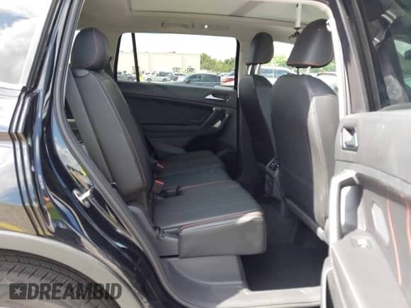 2024 Volkswagen Tiguan z VIN 3VVTB7AX9RM218526, wystawiony jako IAAI lot #42564195 z przebiegiem Nie podano mil oraz . Historia ofert i sprzedaży dostępna na DreamBid. Obrazek 8.