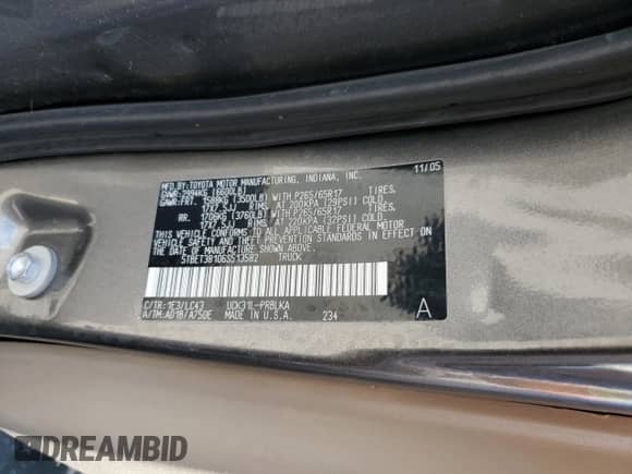 2006 Toyota Tundra Limited z VIN 5TBET38106S513582, wystawiony jako Copart lot #69153895 z przebiegiem 141 292 mil mil oraz Szkoda całkowita • Salvage title. Historia ofert i sprzedaży dostępna na DreamBid. Obrazek 13.