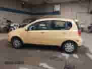 2005 Chevrolet Aveo LS z VIN KL1TD62655B310654, wystawiony jako IAAI lot #41389685 z przebiegiem 107 879 mil mil oraz . Historia ofert i sprzedaży dostępna na DreamBid. Obrazek 14.