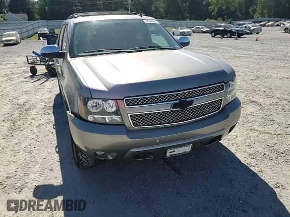 2008 Chevrolet Avalanche LTZ z VIN 3GNFK12348G255380, wystawiony jako Copart lot #82228655 z przebiegiem 234 910 mil mil oraz Szkoda całkowita • Salvage title. Historia ofert i sprzedaży dostępna na DreamBid. Obrazek 13.