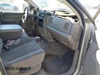 2003 Dodge 1500 ST z VIN 1D7HU18D83S216908, wystawiony jako IAAI lot #43367360 z przebiegiem 152 124 mil mil oraz . Historia ofert i sprzedaży dostępna na DreamBid. Obrazek 5.