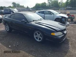 1996 Ford Mustang GT z VIN 1FALP42X8TF182645, wystawiony jako IAAI lot #42818188 z przebiegiem 54 528 mil mil oraz . Historia ofert i sprzedaży dostępna na DreamBid. Obrazek 1.