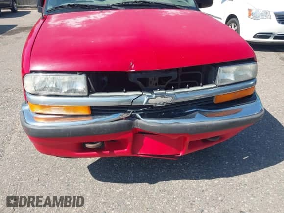 2000 Chevrolet Blazer LT with VIN 1GNDT13WXY2112052, listed as a IAAI auction lot 42525708 with 176,534 mi miles and . Bid and sale history available at DreamBid. Image 6.