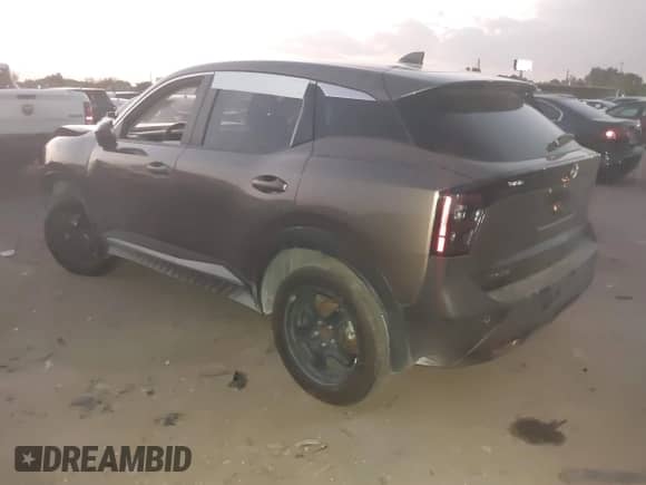 2025 Nissan Kicks SV с VIN 3N8AP6CA0SL386520, выставлен на аукционе IAAI как лот 43092053 с пробегом 17 721 миль миль и . История ставок и продаж доступна на DreamBid. Изображение 3.