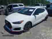 2022 Hyundai Veloster z VIN KMHT36AH3NU014434, wystawiony jako IAAI lot #42540378 z przebiegiem 28 106 mil mil oraz . Historia ofert i sprzedaży dostępna na DreamBid. Obrazek 2.