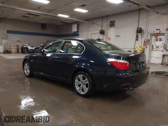 2010 BMW 5 Series 528i xDrive с VIN WBANV1C55AC157427, выставлен на аукционе IAAI как лот 43290094 с пробегом 82 010 миль миль и . История ставок и продаж доступна на DreamBid. Изображение 3.