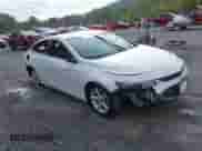 2018 Chevrolet Malibu LS z VIN 1G1ZB5ST7JF277595, wystawiony jako IAAI lot #43289380 z przebiegiem 62 729 mil mil oraz . Historia ofert i sprzedaży dostępna na DreamBid. Obrazek 1.