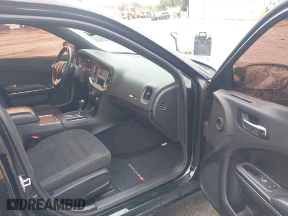 2014 Dodge Charger SE with VIN 2C3CDXBG0EH300844, listed as a IAAI auction lot 43406194 with 327,639 mi miles and . Bid and sale history available at DreamBid. Image 5.