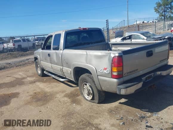 2000 Chevrolet Silverado 2500 LS with VIN 1GCGK29U9YE303612, listed as a IAAI auction lot 41461442 with 193,112 mi miles and . Bid and sale history available at DreamBid. Image 3.