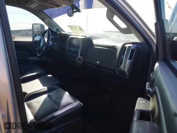 2015 Chevrolet Silverado 2500HD LT z VIN 1GC1KVE83FF653342, wystawiony jako IAAI lot #41970275 z przebiegiem 130 535 mil mil oraz . Historia ofert i sprzedaży dostępna na DreamBid. Obrazek 5.