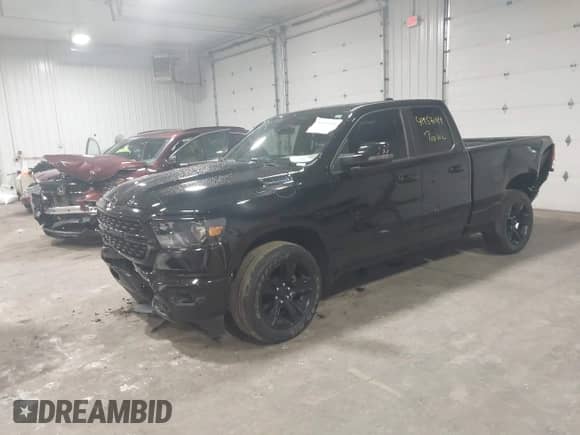 2023 Ram 1500 Big Horn z VIN 1C6RREBT7PN516247, wystawiony jako IAAI lot #41953044 z przebiegiem 44 631 mil mil oraz . Historia ofert i sprzedaży dostępna na DreamBid. Obrazek 2.