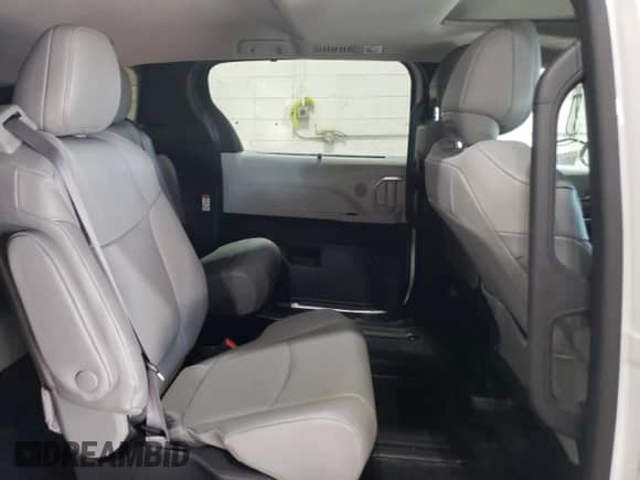 2025 Toyota Sienna XLE with VIN 5TDJSKFCXSS165288, listed as a Copart auction lot 82656415 with 14,901 mi miles and Salvage title. Bid and sale history available at DreamBid. Image 11.