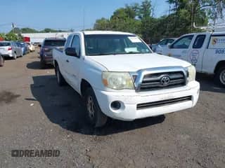 2008 Toyota Tacoma z VIN 5TETX22N28Z573636, wystawiony jako IAAI lot #42955068 z przebiegiem 239 427 mil mil oraz . Historia ofert i sprzedaży dostępna na DreamBid. Obrazek 1.