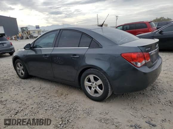 2013 Chevrolet Cruze 1LT z VIN 1G1PC5SB8D7149330, wystawiony jako Copart lot #81519235 z przebiegiem 155 962 mil mil oraz Czysty tytuł • Clean title. Historia ofert i sprzedaży dostępna na DreamBid. Obrazek 2.