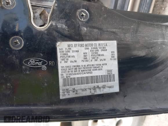 2000 Ford Explorer Eddie Bauer with VIN 1FMZU64EXYZA74923, listed as a IAAI auction lot 41504088 with 254,021 mi miles and . Bid and sale history available at DreamBid. Image 9.