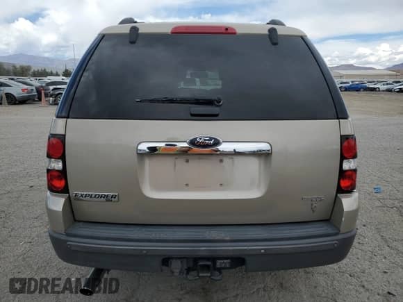 2006 Ford Explorer XLT z VIN 1FMEU73836UB23499, wystawiony jako Copart lot #51801175 z przebiegiem 132 907 mil mil oraz Szkoda całkowita • Salvage title. Historia ofert i sprzedaży dostępna na DreamBid. Obrazek 6.