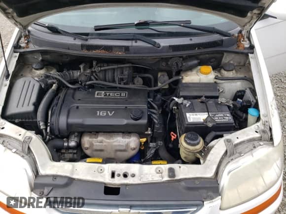 2004 Chevrolet Aveo LS z VIN KL1TJ526X4B230798, wystawiony jako Copart lot #75946564 z przebiegiem 240 971 mil mil oraz Czysty tytuł • Clean title. Historia ofert i sprzedaży dostępna na DreamBid. Obrazek 11.