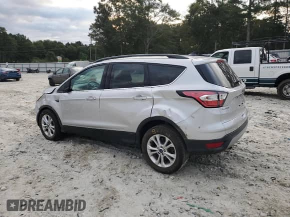 2018 Ford Escape SE z VIN 1FMCU9GD9JUA27475, wystawiony jako Copart lot #82301455 z przebiegiem 66 389 mil mil oraz Szkoda całkowita • Salvage title. Historia ofert i sprzedaży dostępna na DreamBid. Obrazek 2.