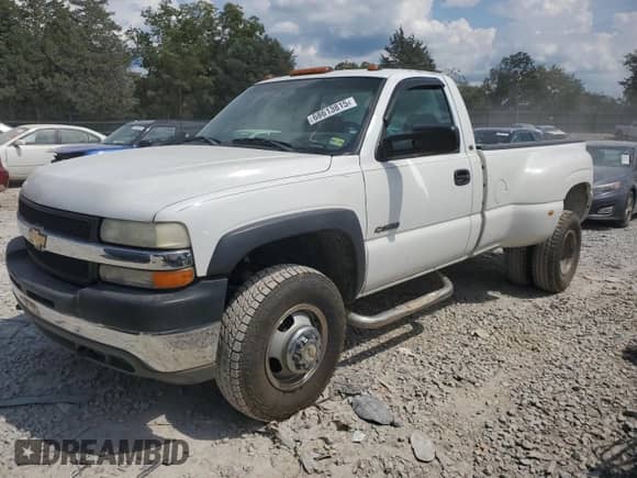 2001 Chevrolet Silverado 3500 z VIN 1GCJK34G01F121519, wystawiony jako Copart lot #68613815 z przebiegiem 285 359 mil mil oraz Szkoda całkowita • Salvage title. Historia ofert i sprzedaży dostępna na DreamBid. Obrazek 1.