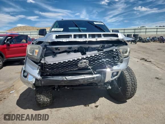 2019 Toyota Tundra SR5 с VIN 5TFDY5F19KX803083, выставлен на аукционе Copart как лот 70748285 с пробегом Не указан миль и Списание • Salvage title. История ставок и продаж доступна на DreamBid. Изображение 5.
