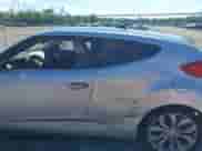 2012 Hyundai Veloster w/Red Int z VIN KMHTC6AD0CU022453, wystawiony jako IAAI lot #43003286 z przebiegiem 102 095 mil mil oraz . Historia ofert i sprzedaży dostępna na DreamBid. Obrazek 6.