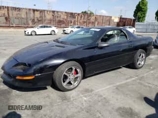 1997 Chevrolet Camaro Z28 z VIN 2G1FP22P2V2105245, wystawiony jako Copart lot #57292325 z przebiegiem 160 115 mil mil oraz Czysty tytuł • Clean title. Historia ofert i sprzedaży dostępna na DreamBid. Obrazek 1.
